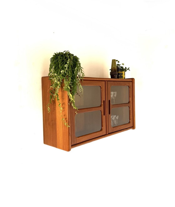 Image 1 of Vetrina vintage galleggiante in teak, Dyrlund '70