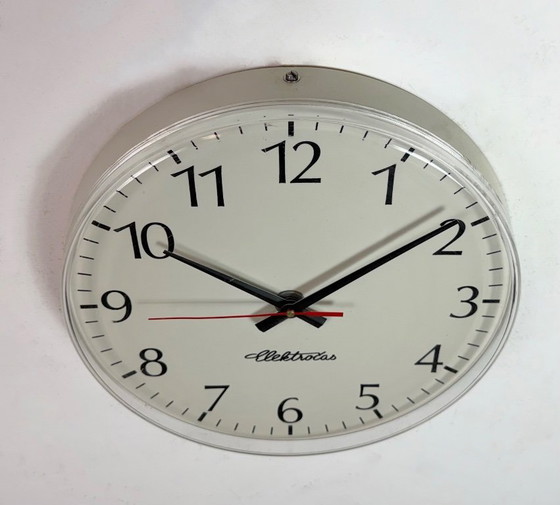 Image 1 of Vintage kantoorwandklok van Elektročas, jaren 90.