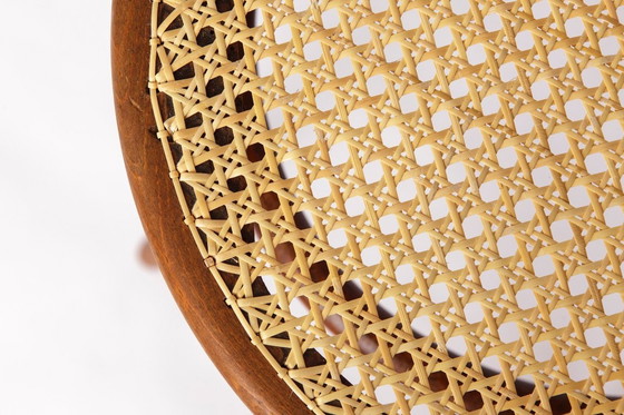 Image 1 of Silla Thonet n.° 14 antigua: emblemática silla de madera curvada con asiento de caña de las cafeterías vienesas.