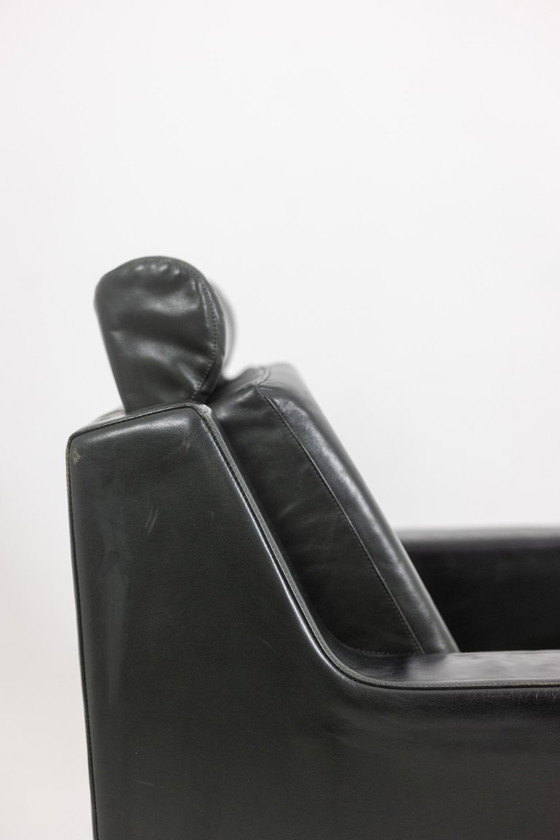 Image 1 of Airborne. Een paar groene leren fauteuils. Jaren 50.