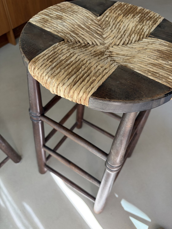 Due sgabelli da bar francesi in stile brutalista 🤎 – Rattan, Wood (photo 7 of 9)