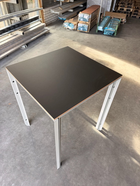 Functionals WT Table (tavolo alto) | 90 x 90 cm | Mushroom White / nero Karel Martens, Tavoli da pranzo (foto 6 di 6)