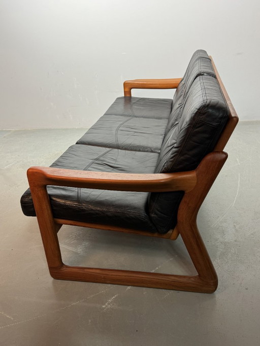 Mid-Century Design Komfort Solid Teak Wooden 3-Seat Sofa with Black Leather Cushions Attributed to Sven Ellekaer by Komfort