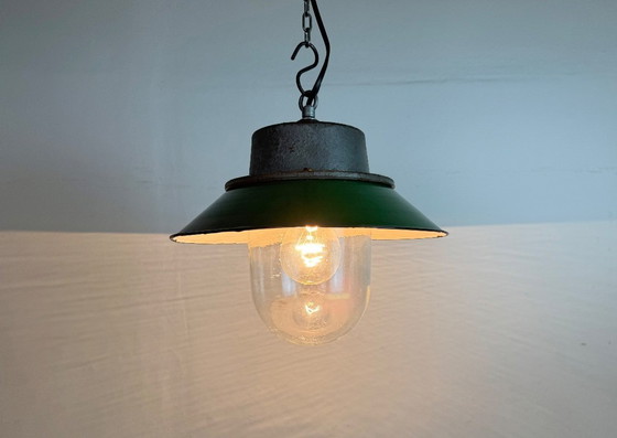 Image 1 of Lampada a sospensione industriale in ghisa e smalto verde, anni '60