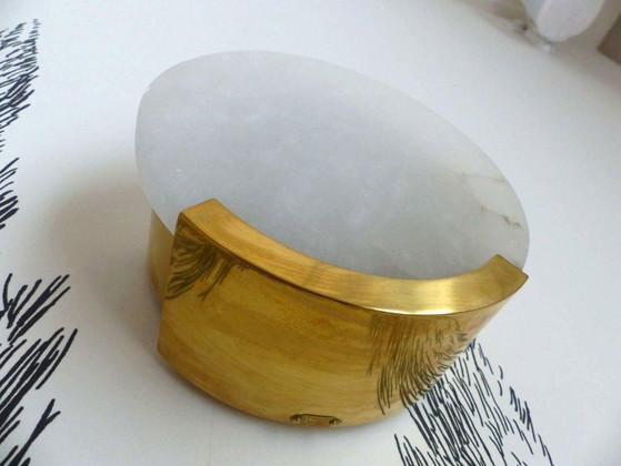 Image 1 of Zwei Wandleuchten des Modells „Melange“ aus Messing und Naturalabaster von VISUAL COMFORT, entworfen von Kelly Wearstler