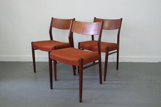 Image 1 of Drei antike Esszimmerstühle aus Teakholz