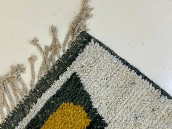 Einzigartiger ecrufarbener Berber-Teppich mit geometrischen Mustern, 250cm x 150cm – Teppiche & Läufer (photo 7 of 11)