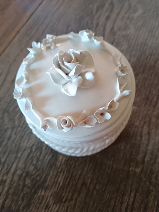 Image 1 of Boîte en porcelaine de style Capodimonte des années 1950 et 1960