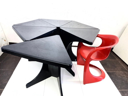 Driehoek eettafel modulair ontwerp Peter Ghyczy zwart kunststof jaren 70