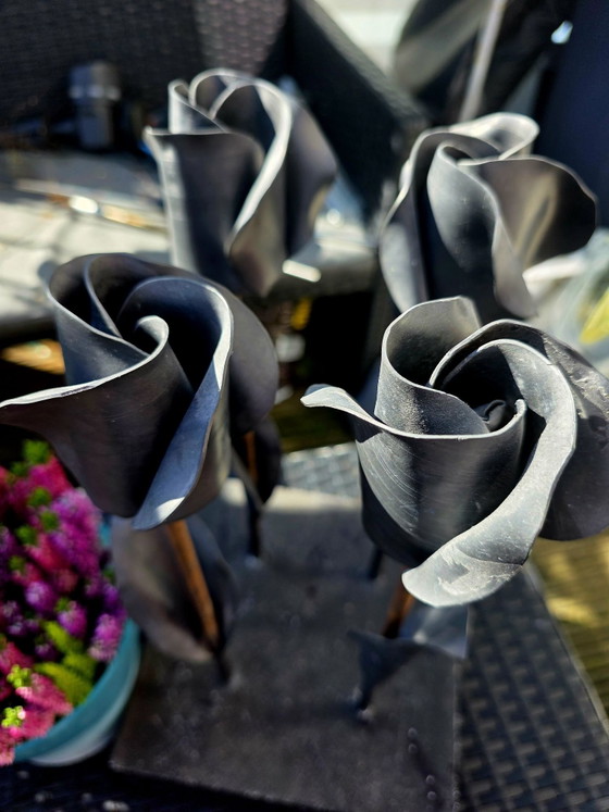 4 black lead roses – Sculpture, Iron, Stone (photo 3 of 9)