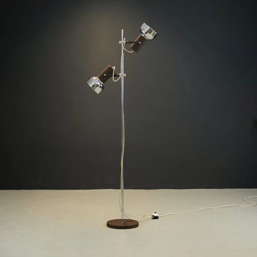 Lampada da terra vintage regolabile.