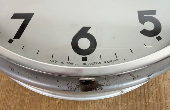 Image 1 of Reloj de pared industrial francés gris de Vedette, años 50