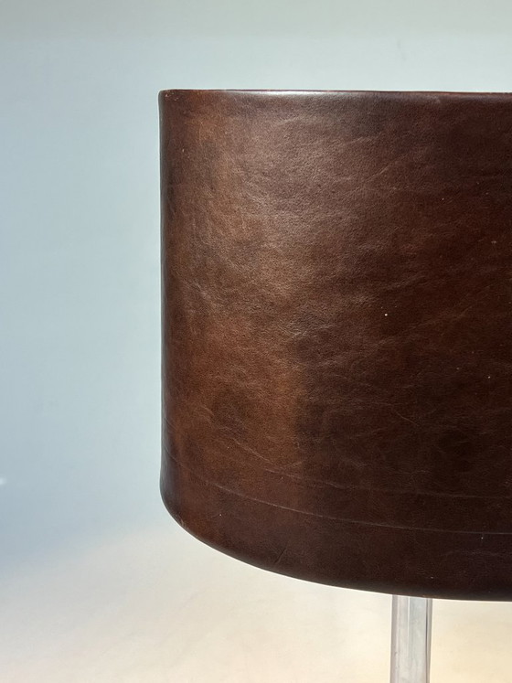 Image 1 of Lampe de table/lampe de chevet vintage, pied chromé et abat-jour en cuir. Années 1970