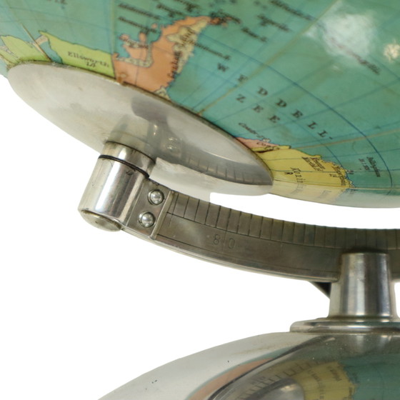 Image 1 of Large Illuminated Globe Lamp