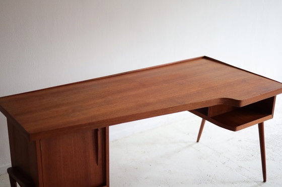 Image 1 of Escritorio danés de mediados de siglo (bajo)