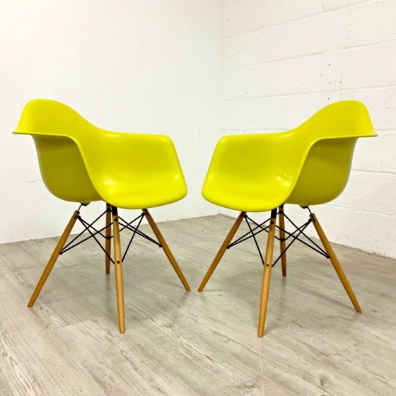 Image 1 of Una coppia di autentiche sedie Charles Eames Daw per Vitra
