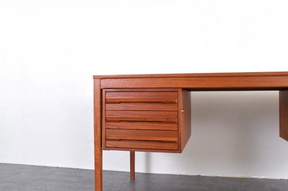 Scrivania direzionale in teak di metà secolo, disegnata da Torbjørn Afdal per Bruksbo, anni '60. – Scrivanie (photo 13 of 18)