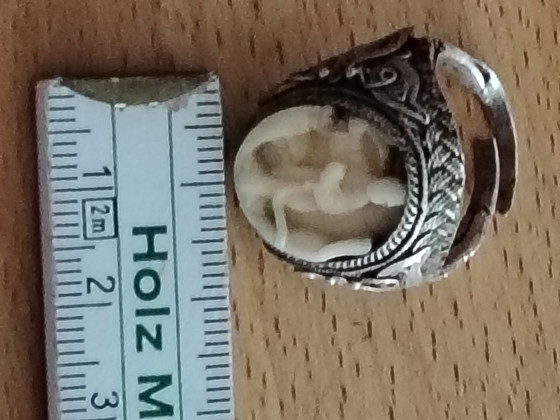Image 1 of Antiker Ring aus Nachlass, Silber und Bein. Unikat. Handarbeit. Größe verstellbar. Sammlerobjekt 
