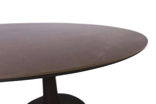 Leolux Columna Circum dining table