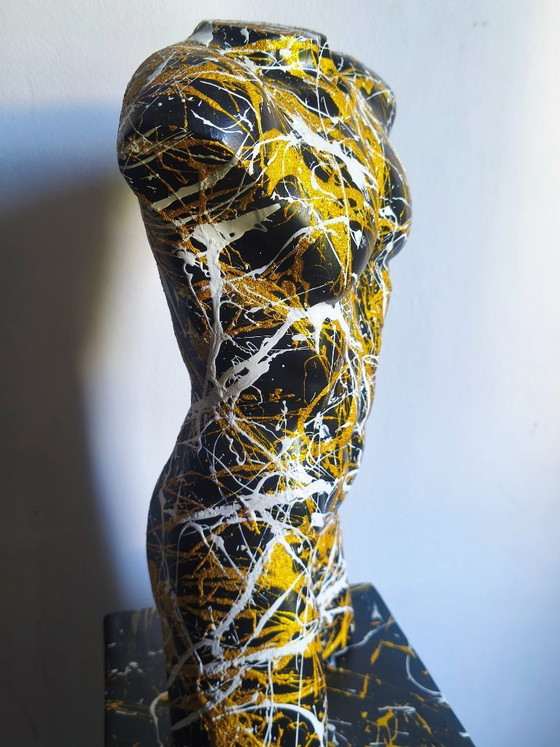 Image 1 of Skulptur auf Sockel | Von Șuțu Adrian | SutuDesigns