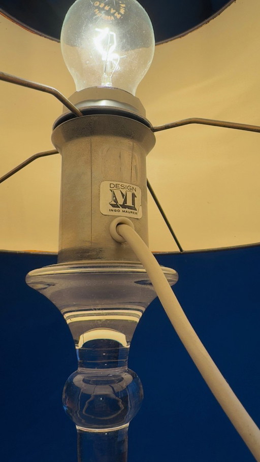 "Tiffany" tafellamp, ontworpen door Ingo Maurer.