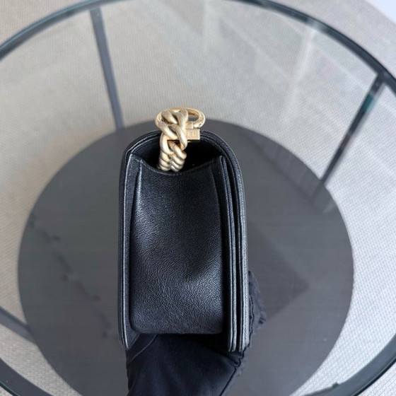 Image 1 of Chanel Boy Medium - Caviale 25 cm Chevron Nero Hardware Oro