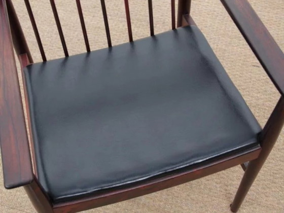 Image 1 of Een paar fauteuils en een bijzettafel, Deens, van palissanderhout en leer, ontworpen door Arne Vodder voor Sibast in 1960.
