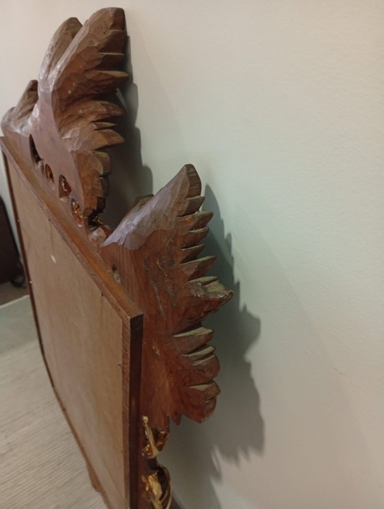 Image 1 of Belangrijke en spectaculair gebeeldhouwde wijnkelderspiegel