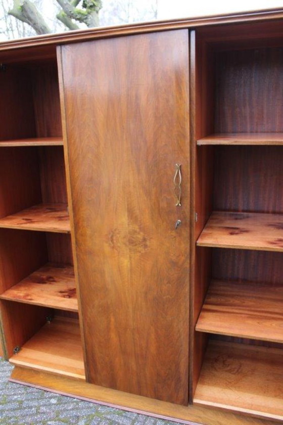 Image 1 of Vintage (jaren 30-50) 3-deurs houten kledingkast, 2x 1/3 leg en 1/3 hang