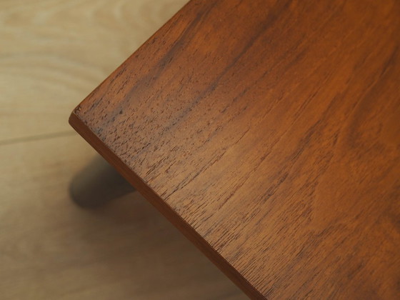 Dänischer Couchtisch mit furnierter Platte auf Metallbeinen, 1960er Jahre – Couchtische, Wood (photo 7 of 8)