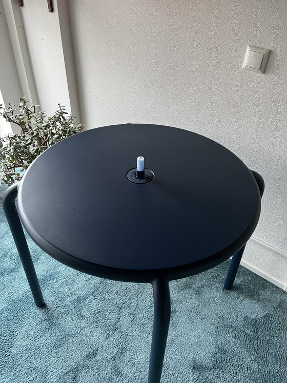 Image 1 of Table Fatboy Toni Bistreau en bleu foncé