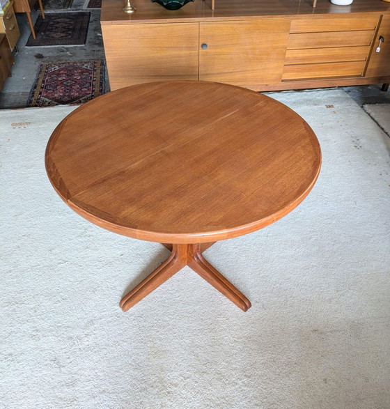 Image 1 of Table de salle à manger ronde extensible vintage en teck danois