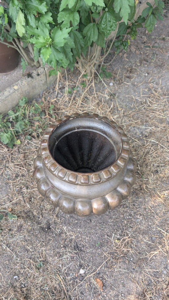 Image 1 of Jarrón Medici de hierro fundido con gallones de Alfred CORNEAU en Charleville siglo XIX