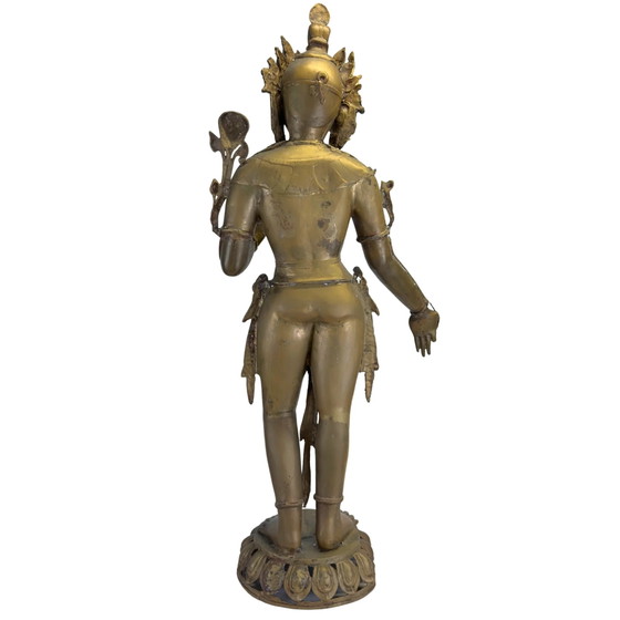 Antigua Green Tara nepalesa – bronce dorado al fuego, tradición Newar, siglo XIX, H 100 cm, 15.2 kg. (photo 9 of 11)