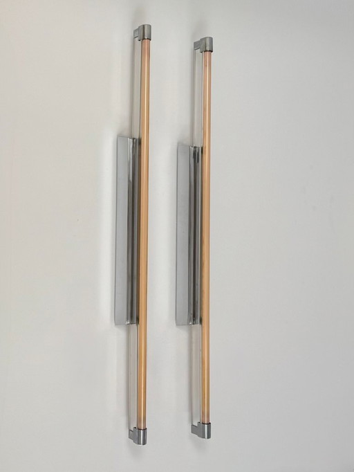 Een paar vintage XL wandlampen, verchroomd metaal en transparant ABS, Italië, 1980