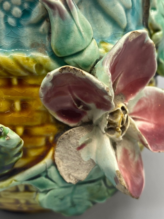 Antieke bloempot van slipware – vlechtwerk en reliëf met bloemenmotief – Art Nouveau – Decoratieve objecten (photo 6 of 9)