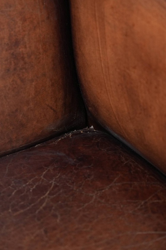 Image 1 of Fauteuil à oreilles classique vintage en peau de mouton et bois