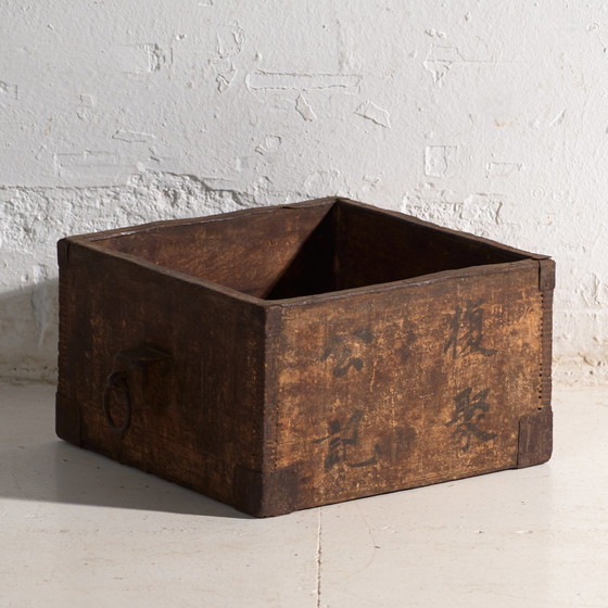 Antica misura per grano Dou in legno di olmo, Cina, circa 1900, Oggetti decorativi, Ferro, Marrone, Rustic (foto 2 di 9)