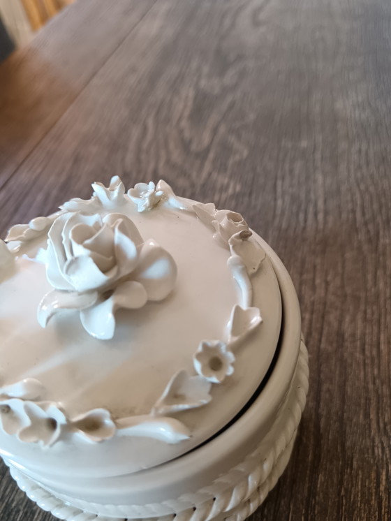 Image 1 of Boîte en porcelaine de style Capodimonte des années 1950 et 1960