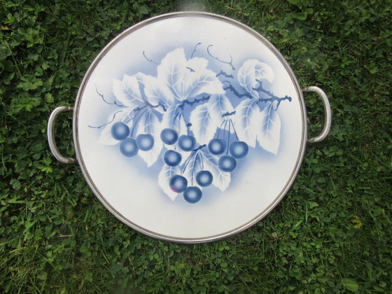 Image 1 of Vassoio rotondo vintage in ceramica e metallo, probabilmente di produzione olandese.