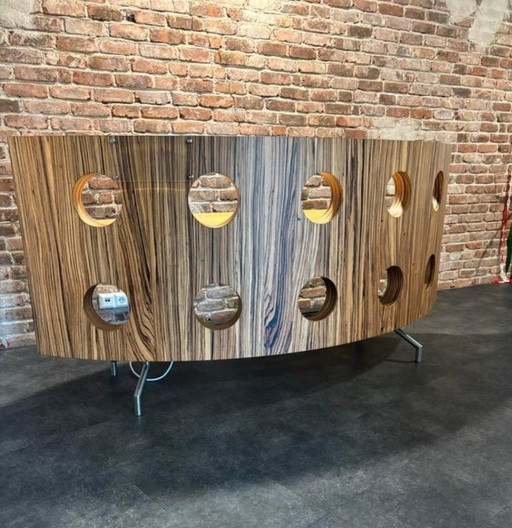 Bureau/comptoir d'accueil Ovaaeen en bois, au design moderne et élégant, avec piètement en acier inoxydable.