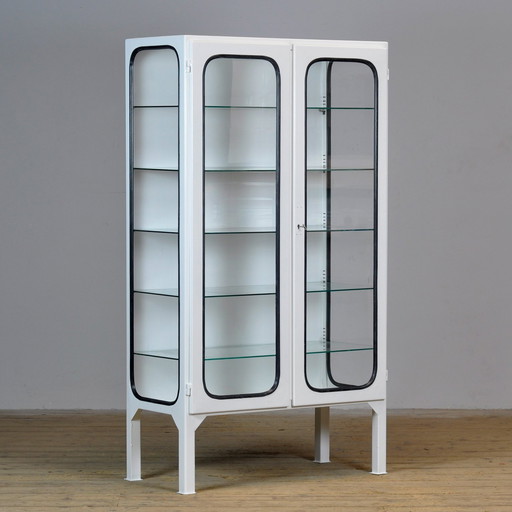 Cabinet médical en fer et verre restauré, 1970's