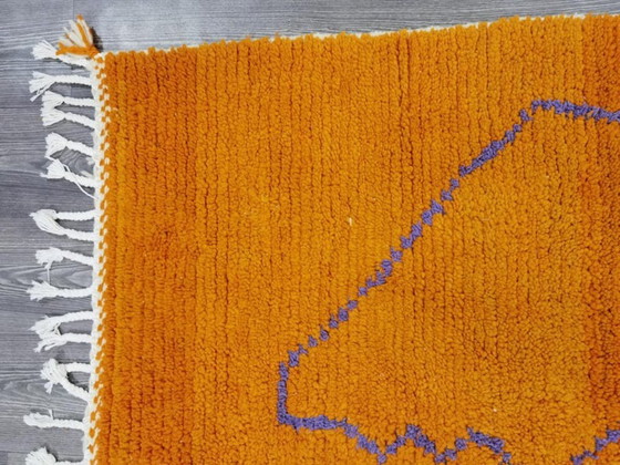 Image 1 of Handgeknüpfter orangefarbener marokkanischer Teppich, 200 cm x 300 cm