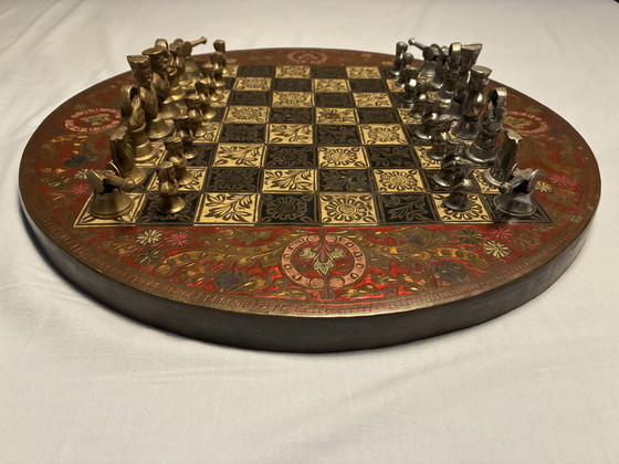 Image 1 of vieux échiquier en métal