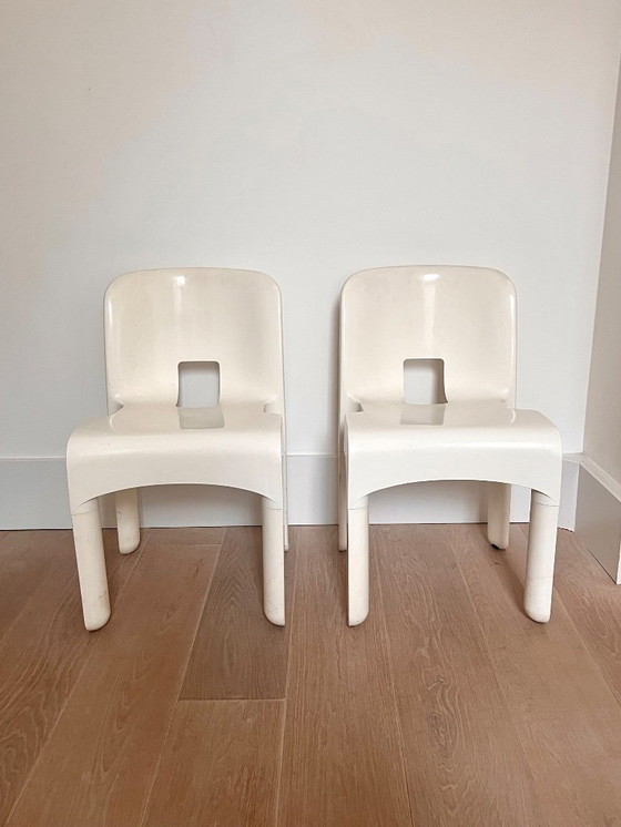 Image 1 of 2 Chaises Vintage "Universale" par Joe Colombo pour Kartell - Blanc