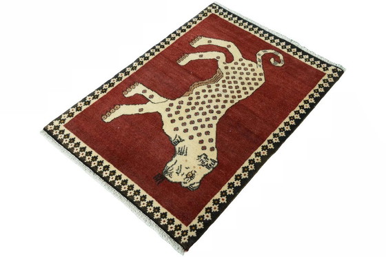 Image 1 of Hand-knotted nomadic rug with tiger motif - Shiraz 118 x 85 cm | Wool, red & beige