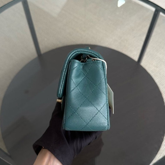 Image 1 of Borsa Chanel Classic Flap Mini - Caviar 20 cm trapuntata verde scuro con finiture dorate Serie 24