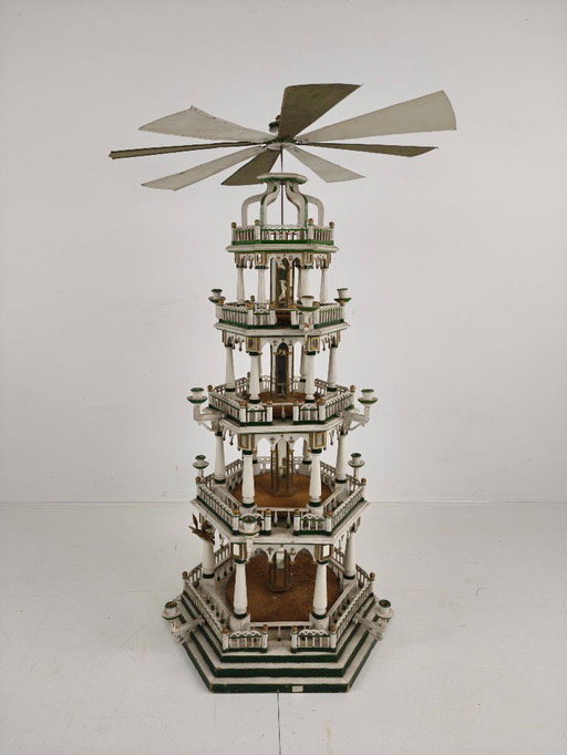 Pirámide navideña artesanal del siglo XIX – Arte popular