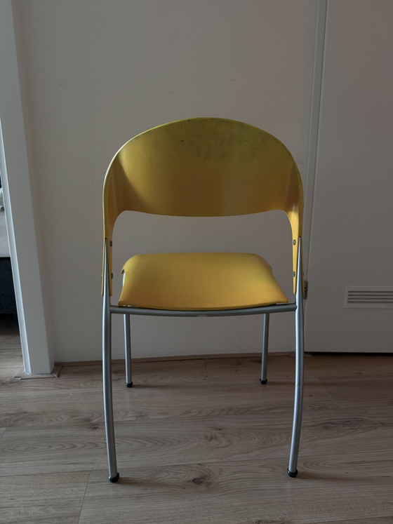 Chaise empilable jaune Cadiz conçue par Krijn Hamelink – Tabourets, Wood (photo 3 of 5)