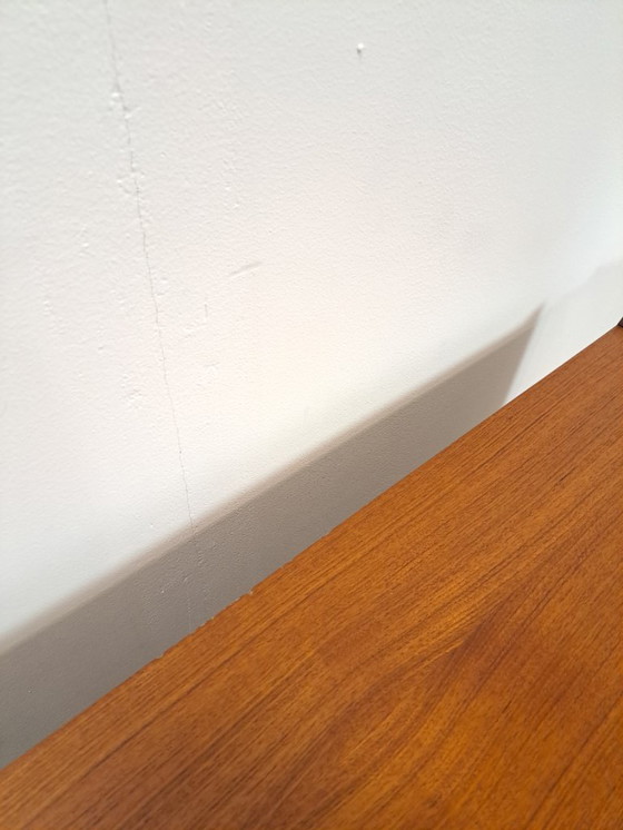 Image 1 of Armadio in teak con gambe inclinate e cassetti dalla Svezia